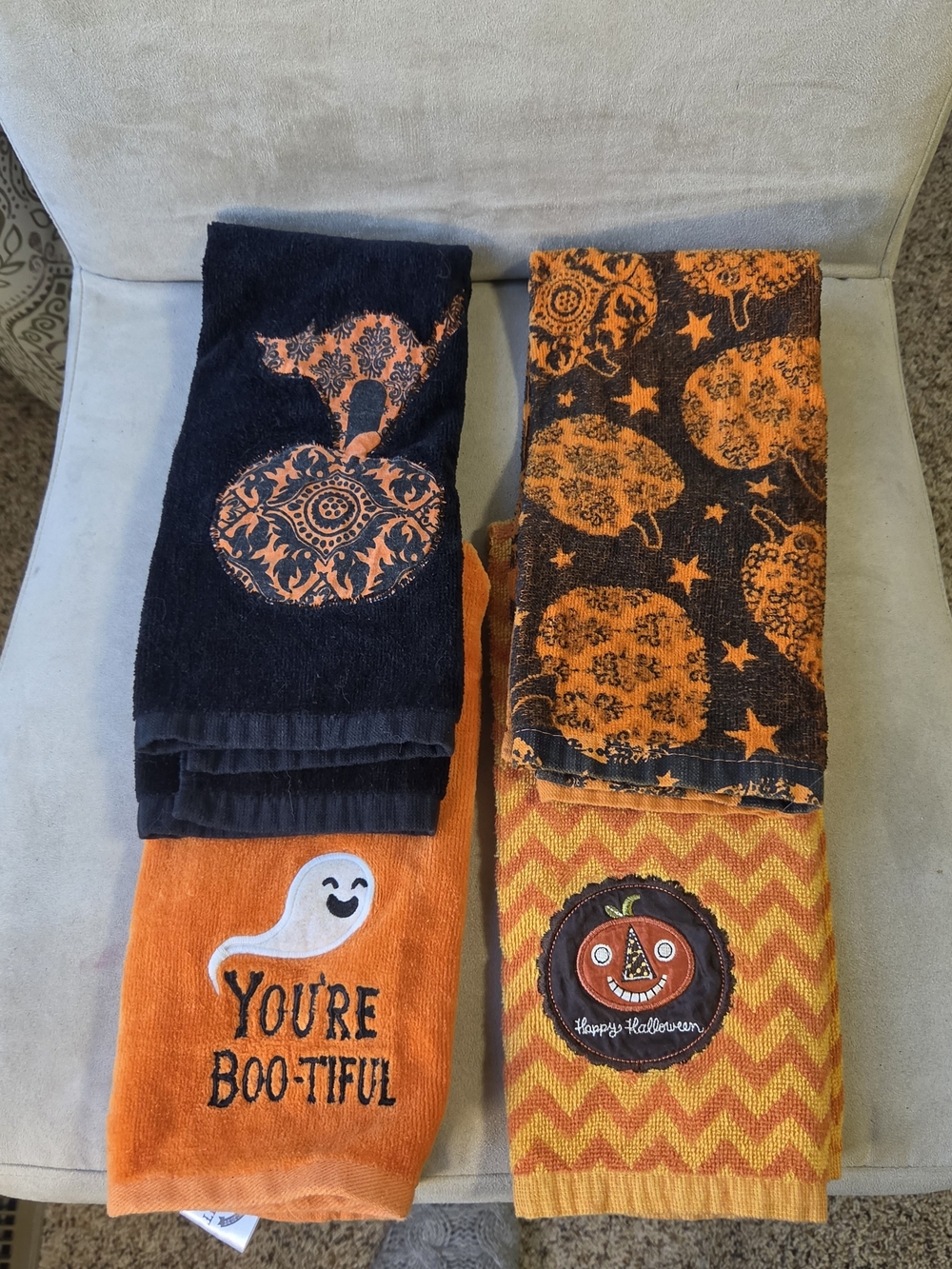 Lot of 4 Halloween Kitchen Towels Pumpkin Ghost You're Bootiful Spooky Decor